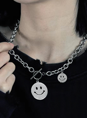 嘻哈笑脸圆形项链钛钢短款饰品
