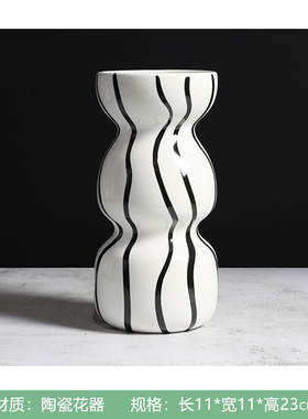 样板间儿童房绘画书桌摆件