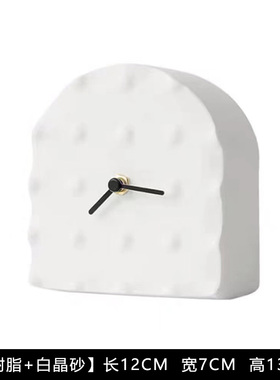 样板间女孩房床头柜组合摆件