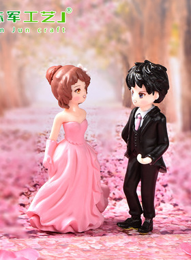 新款求婚情侣微景观蛋糕桌面装饰配件 创意求婚礼服婚庆塑料摆件