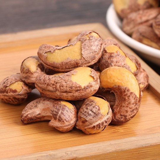 Authentic Vietnamese cashews canned new cans