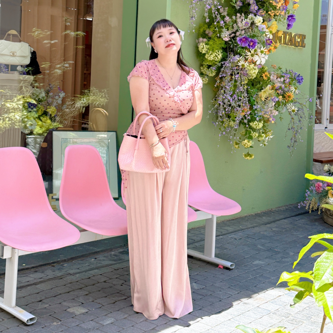 精灵家微胖2025大码女装荷叶边V领不规则上衣透视波点设计感上衣 - 图1