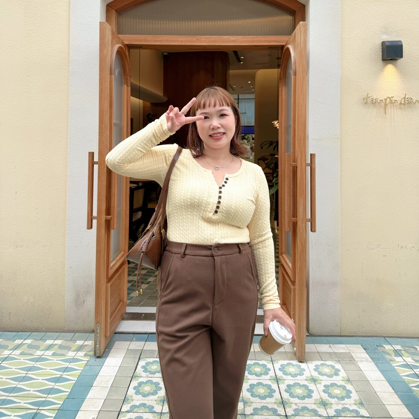 精灵家微胖2025冬季新款大码女装复古内搭单排扣打底衫毛衣针织衫,淘宝优惠券,粉丝福利购,淘宝优惠卷