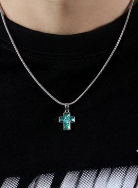 绿色欧泊石十字架蛇骨项链男生钛钢小众设计百搭高级感轻奢吊坠酷