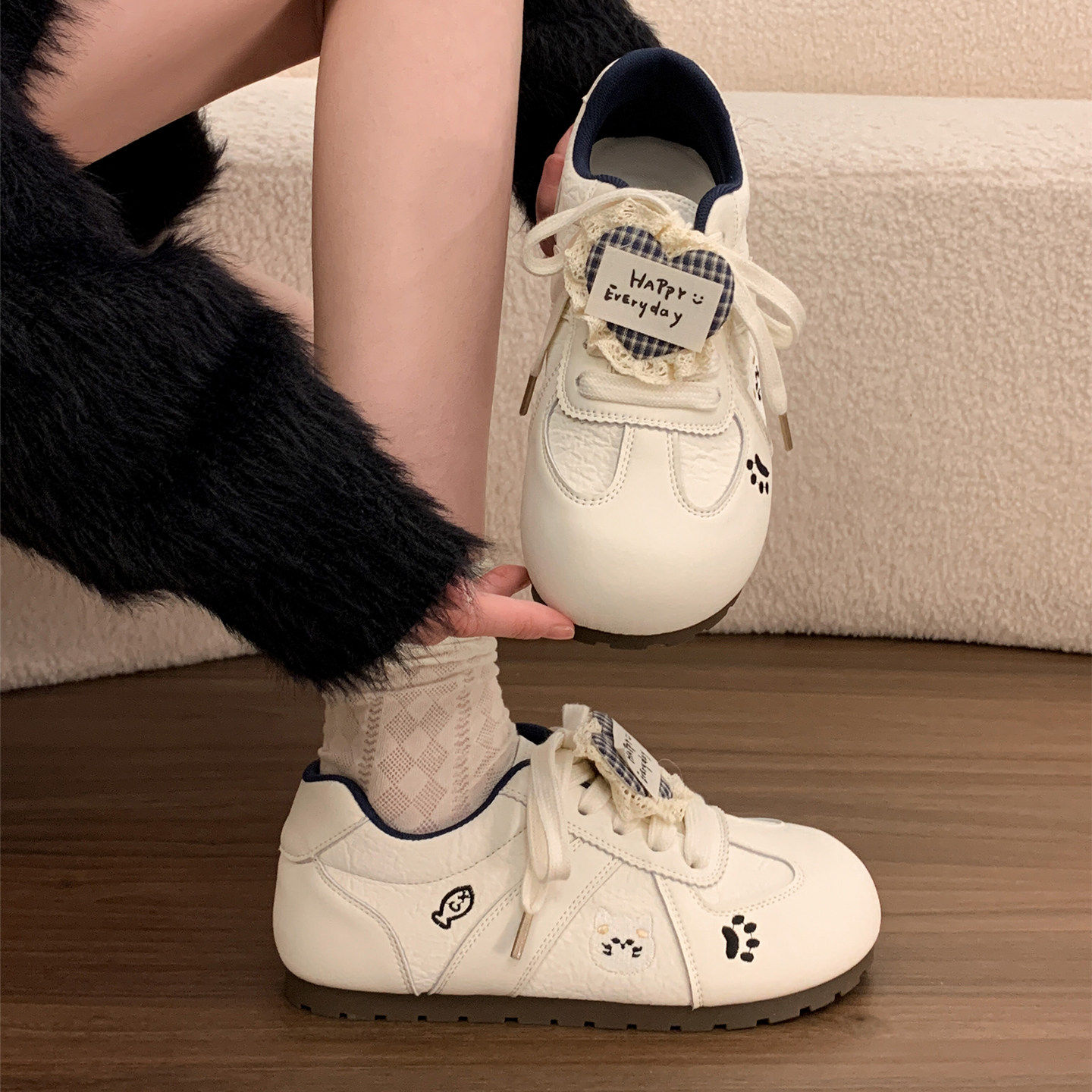 2026春秋新款小众可爱风爱心系带德训鞋平底百搭休闲运动板鞋,淘宝优惠券,粉丝福利购,淘宝优惠卷