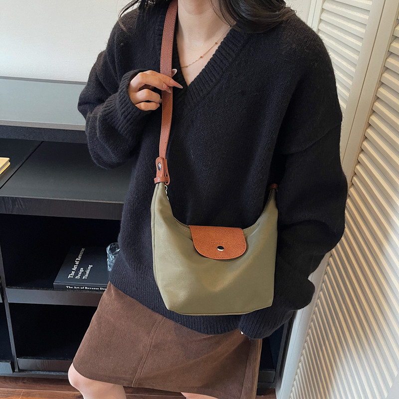 2025新款潮时尚尼龙布包女士单肩斜挎包百搭休闲轻便大容量手提包,淘宝优惠券,粉丝福利购,淘宝优惠卷