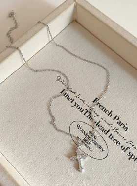 清冷感闪钻十字架项链女2026新款高级感轻奢小众锁骨链颈链配饰品