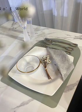 轻奢风样板房间白色餐具摆台