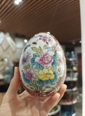 回流瓷器手绘彩蛋摆件
