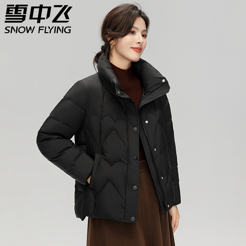 2023新款正品雪中飞品牌羽绒服女短款时尚休闲秋冬季立领保暖外套