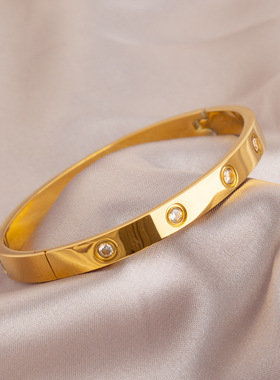 轻奢十钻卡扣钛钢手镯女椭圆形小众设计高级感气质时尚不锈钢手环