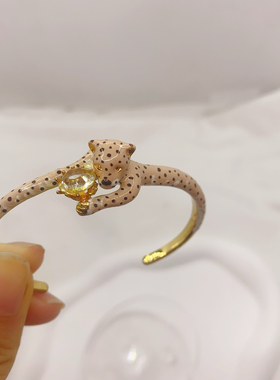 耳边铛设计师珐琅夸张宽边黑金色手镯白色高级感复古金属镯子S16