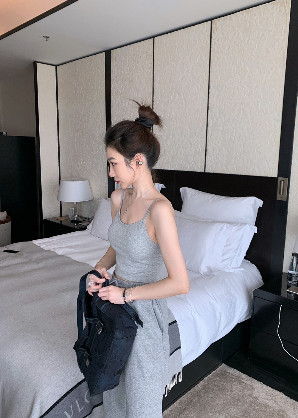 白色美背小吊带背心女内搭带胸垫外穿打底内衣短款上衣 skishop 白色美背小吊带背心女内搭带胸垫外穿打底内衣短款上衣 skishop