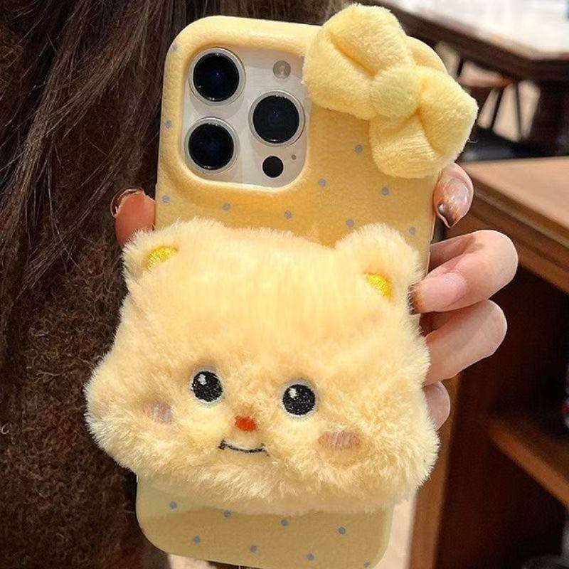 秋冬毛绒可爱小熊适用苹果16/17promax手机壳iPhone15/14新款13/12手链11全包防摔情侣保护套,淘宝优惠券,粉丝福利购,淘宝优惠卷