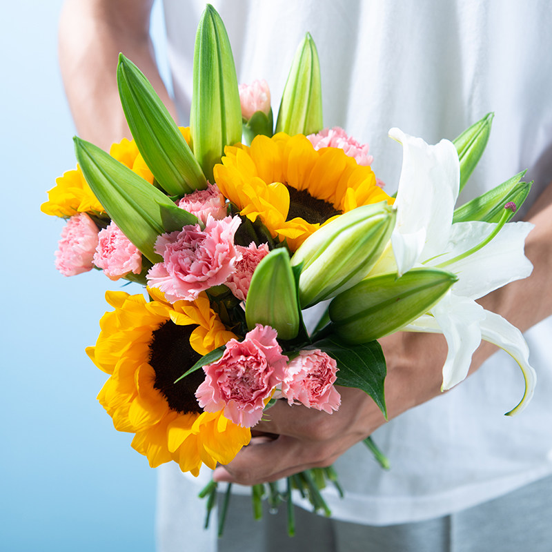 昆明向日葵鲜花花束云南基地直发香水百合玫瑰花家用水养速递同城 花菲漫 淘优券