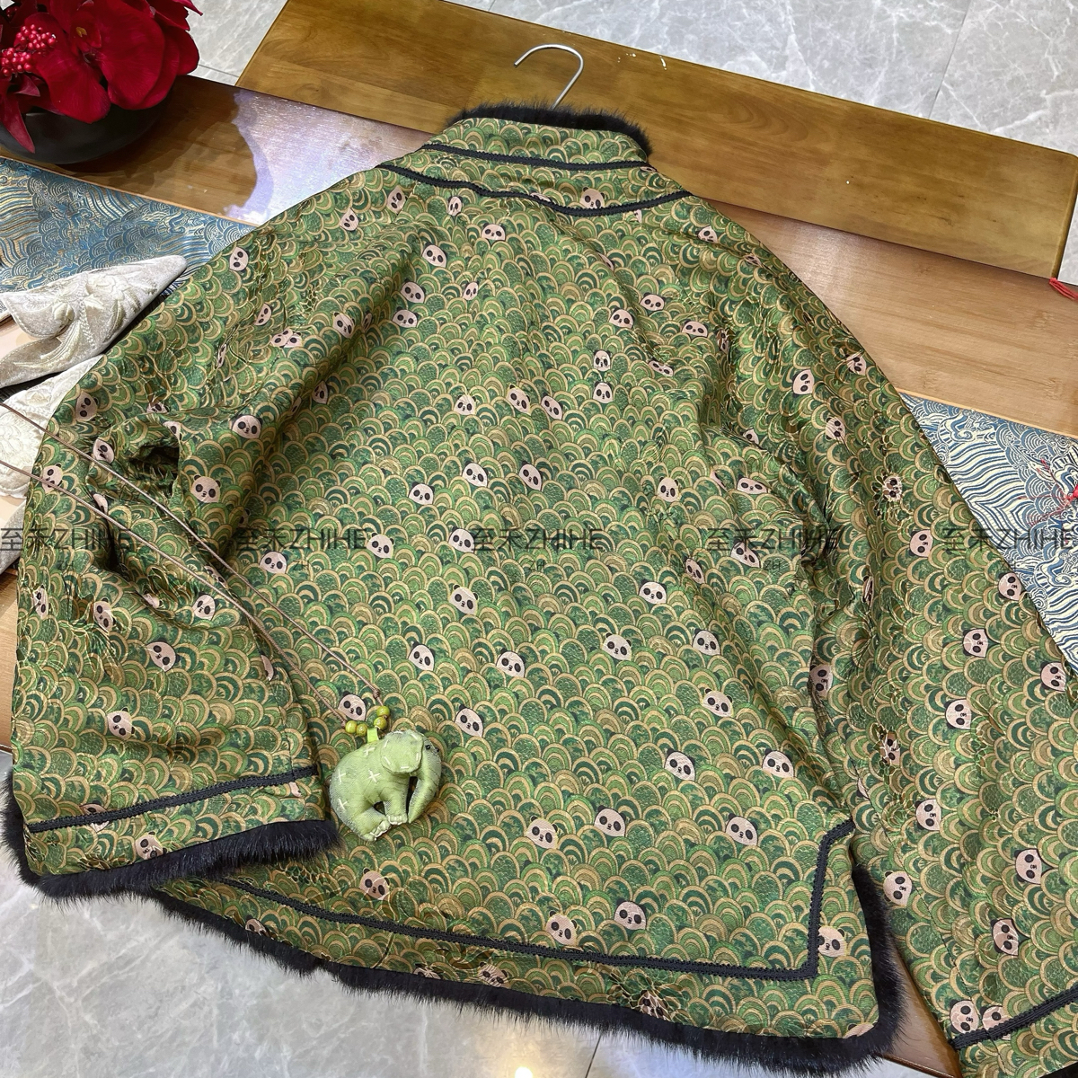 MOM冬上新新中式人丝香云纱拼水貂毛熊猫加棉短外套t1625 - 图0