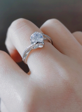 一克拉高碳扭臂仿真钻石节日婚戒