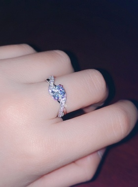 18k白金交叉扭臂高碳女钻石戒指