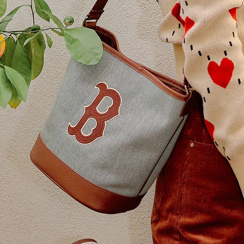 【自营】mlb男女经典挎包情侣水桶包 天猫国际自营全球超级店女士包袋