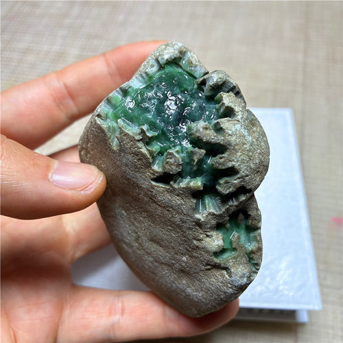 翡翠原石玉石毛料后江敞口开窗料肉质细腻冰阳绿肉质发黑牌子挂件 - 图3