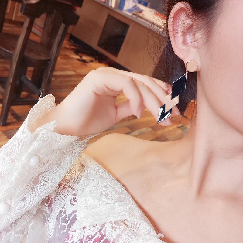 气质款几何菱形耳坠黑色长款钛钢耳环圆脸显瘦耳饰女大气冷淡风潮 - 图0