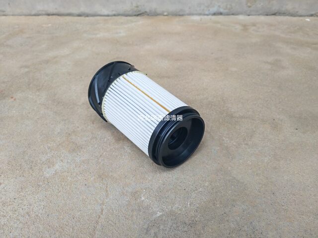 Suitable for Qingdao Jiefang JK6 truck diesel filter new National VI 1105050-Q1820 oil and water filter