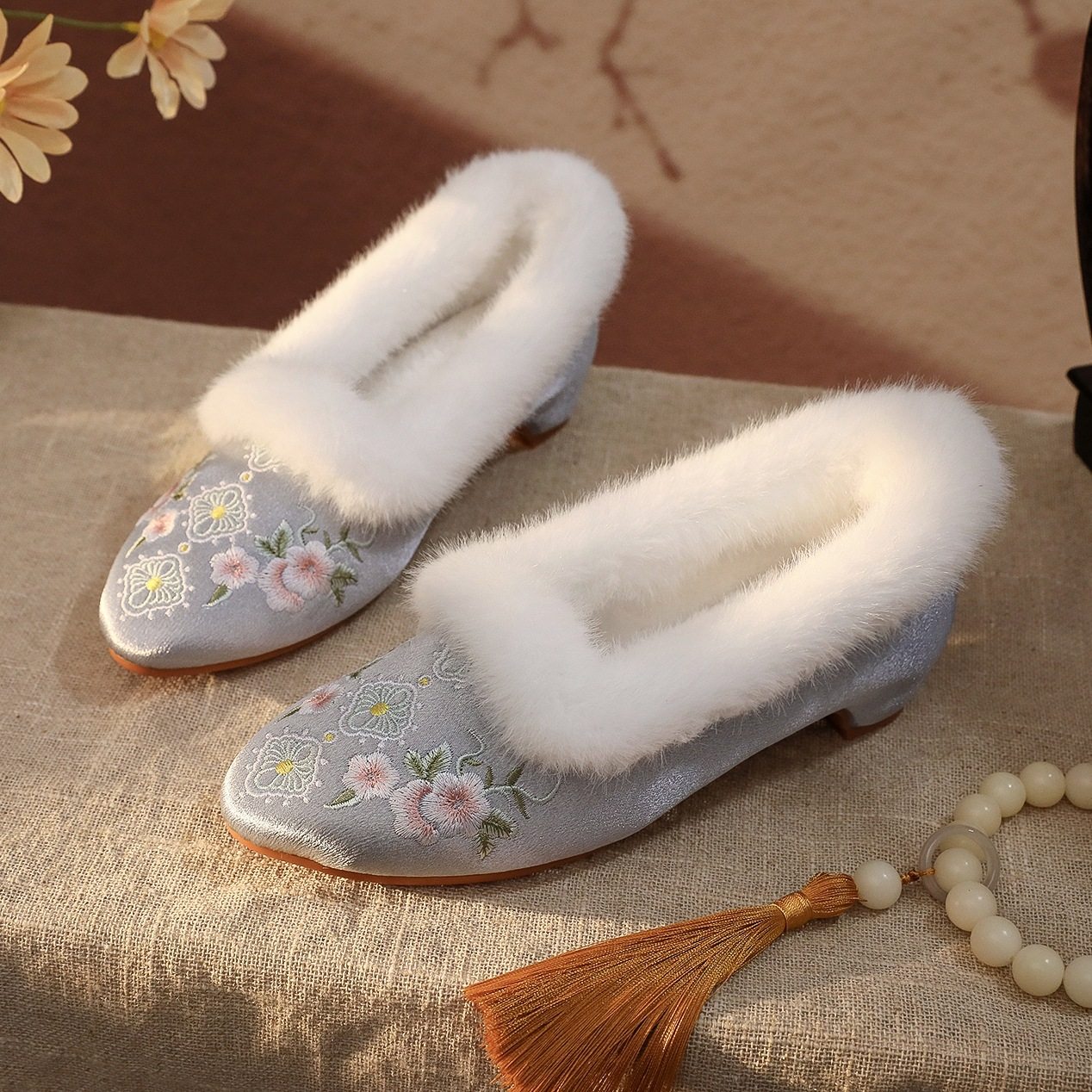 【晴柔】2025冬季新款加绒保暖绣花鞋古风缎面汉服鞋国风绣花,淘宝优惠券,粉丝福利购,淘宝优惠卷