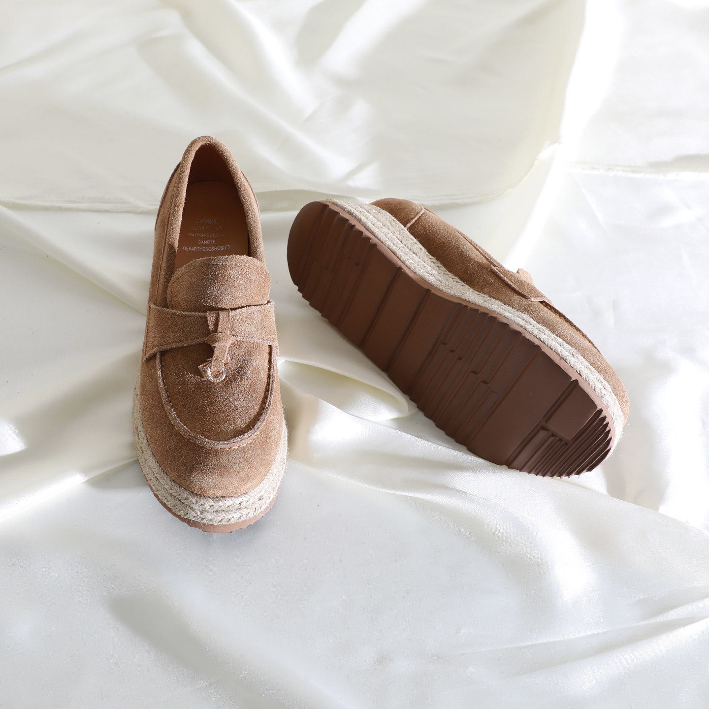 莲花府邸2026春季时尚单鞋深口流苏一脚蹬舒适休闲坡跟牛翻女鞋子,淘宝优惠券,粉丝福利购,淘宝优惠卷