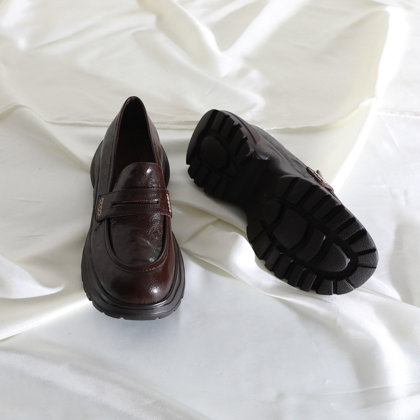 莲花府邸2026春季英伦单鞋圆头深口一脚蹬乐福鞋休闲百搭厚底羊皮,淘宝优惠券,粉丝福利购,淘宝优惠卷