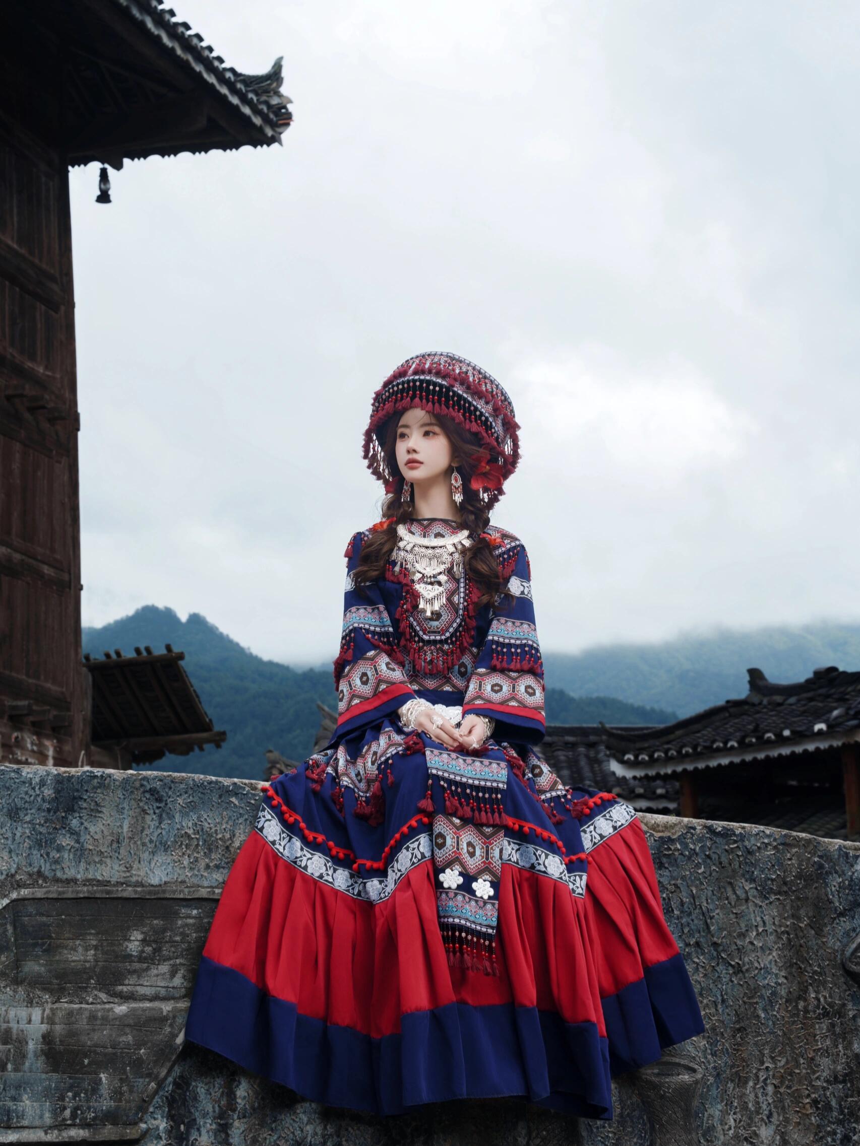 苗族服装女重工改良少数民族苗疆少女服饰土家族摄影旅拍演出服新 - 图2