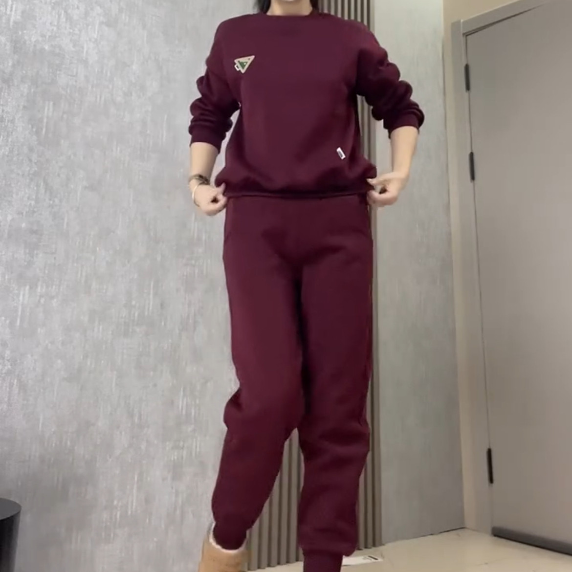 运动风加绒卫衣套装女秋冬保暖圆领长袖卫衣两件套休闲加厚束腿裤,淘宝优惠券,粉丝福利购,淘宝优惠卷