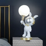 Космическая луна, космонавт, креативная настольная лампа для мальчиков для детской комнаты для кровати