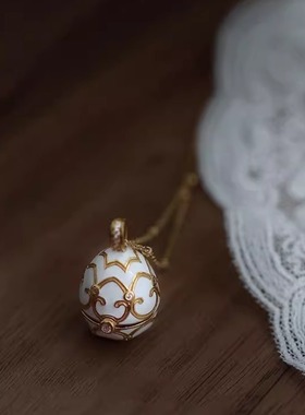 天使彩蛋白色珐琅节日限量吊坠可打开项链毛衣链原创小众设计