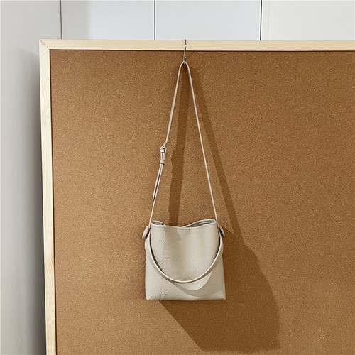 小脏柜 高级感小众荔枝纹手提水桶包复古日常通勤百搭单肩斜挎包 - 图3