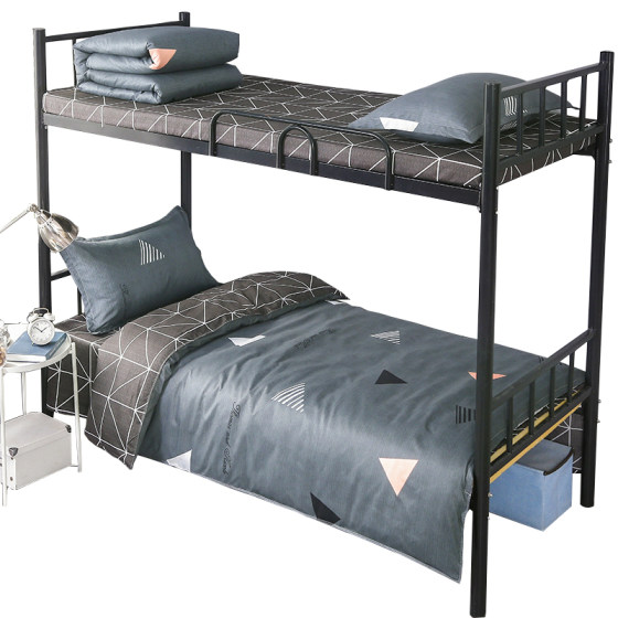 Complete set of single bedding and quilt in student dormitory