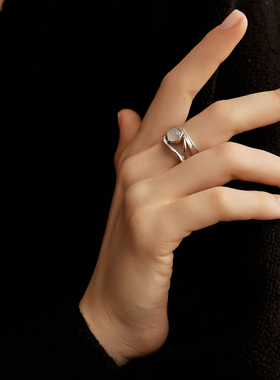 MONSECRET铜镀白金玉髓舞律戒指