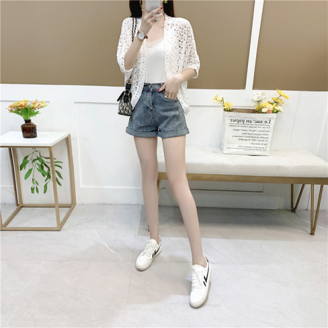 Cardigan ຖັກແສ່ວປົກຫຸ້ມດ້ວຍເຄື່ອງນຸ່ງປ້ອງກັນແສງແດດບາງໆ