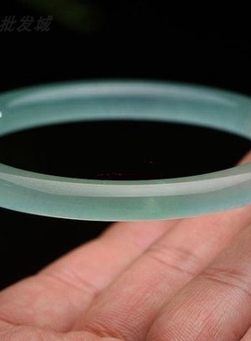 手镯女款石英岩玉淡蓝油青色