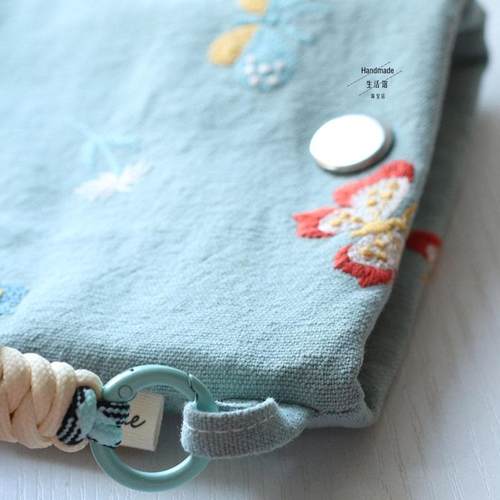 原创手作蝴蝶刺绣手机小斜挎包2025超火小挎包收纳便携女生零钱包 - 图1