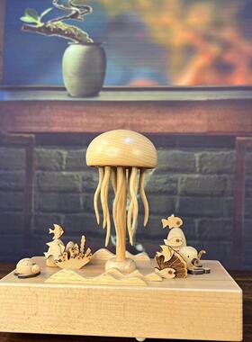 男童旋转音乐盒木制跳舞创意