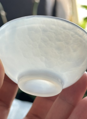 天然马料海洋玉髓白冰淡蓝底子鱼鳞纹玛瑙茶杯小茶碗主人杯摆件