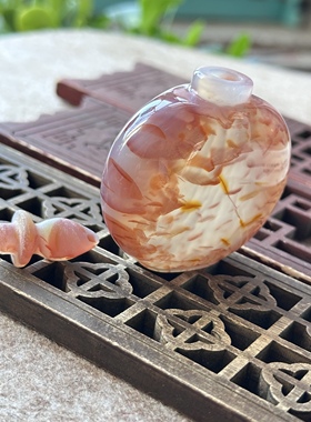 天然马料海洋玉髓高冰冰红红龙纹红花瓣鼻烟壶玛瑙摆件手把件观赏