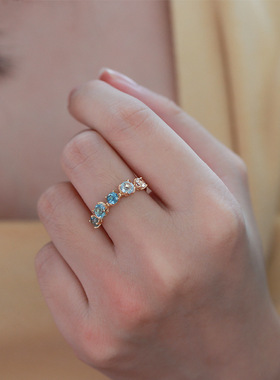 新款渐变色蓝白托帕石多宝石锆石戒指女日系同款镀金轻奢开口