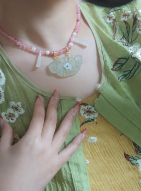 桃红柳绿|岫玉蝴蝶蝶贝贝珠 天山翠璎珞项链百搭配饰云中梦长歌