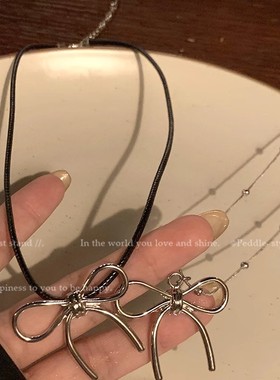 简约蝴蝶结卫衣链个性独特小众项链女2024年爆款轻奢高级感锁骨链