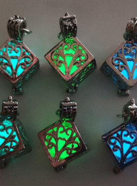 夜光镂空吊坠许愿树正方形复古可打开的银色吊坠合金发光创意饰品