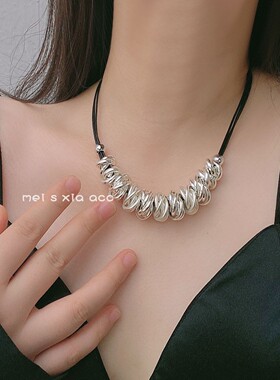 金属皮绳女碎银圈圈项链