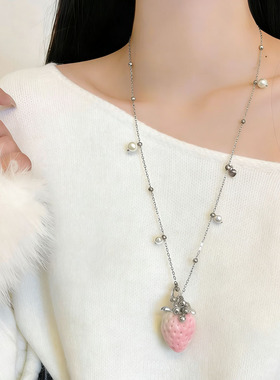 甜美粉色植绒草莓吊坠项链女个性