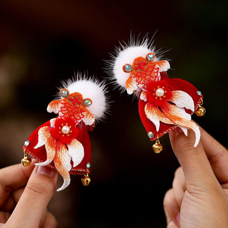 新款儿童喜庆汉服发饰红色刺绣金鱼头饰铃铛发夹古风女童毛球发饰,淘宝优惠券,粉丝福利购,淘宝优惠卷