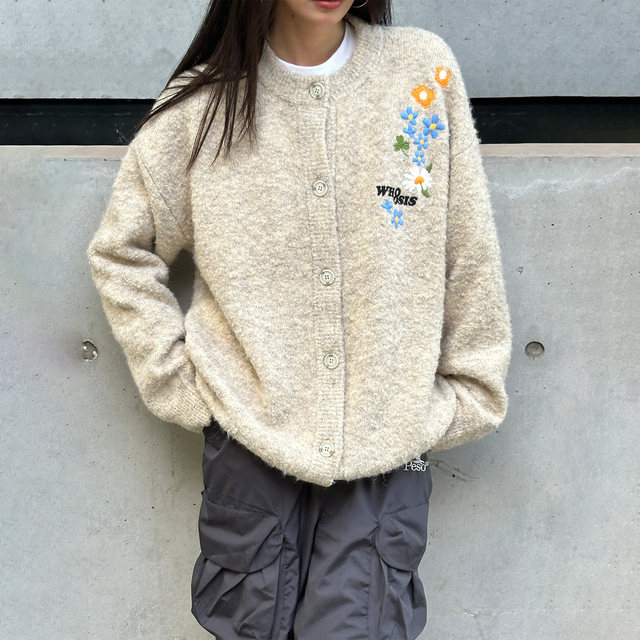 WHOOSIS (not known) floral embroidered cardigan sweater jacket autumn and winter simple couple campus men and women